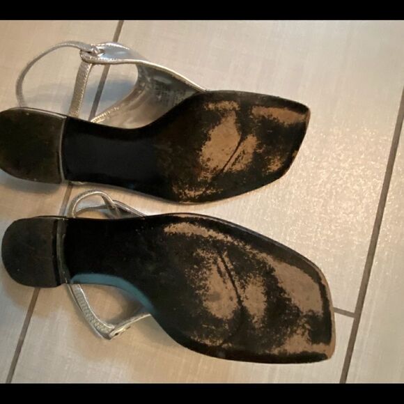 EUC KENNETH COLE preloved silver sandals - Picture 7 of 10